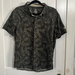 Men’s Kuhl tropical green button down short sleeve shirt. Size medium.